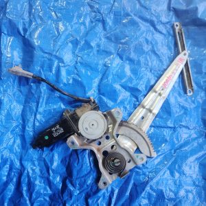 Toyota Landcruiser LHR electric window regulator non quarter glass type 85720-60021 Denso 12V  used