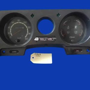 Toyota Landcruiser  FJ62  instrument cluster  PETROL     12V     83110-90900   83100-90903    396,759km   17242